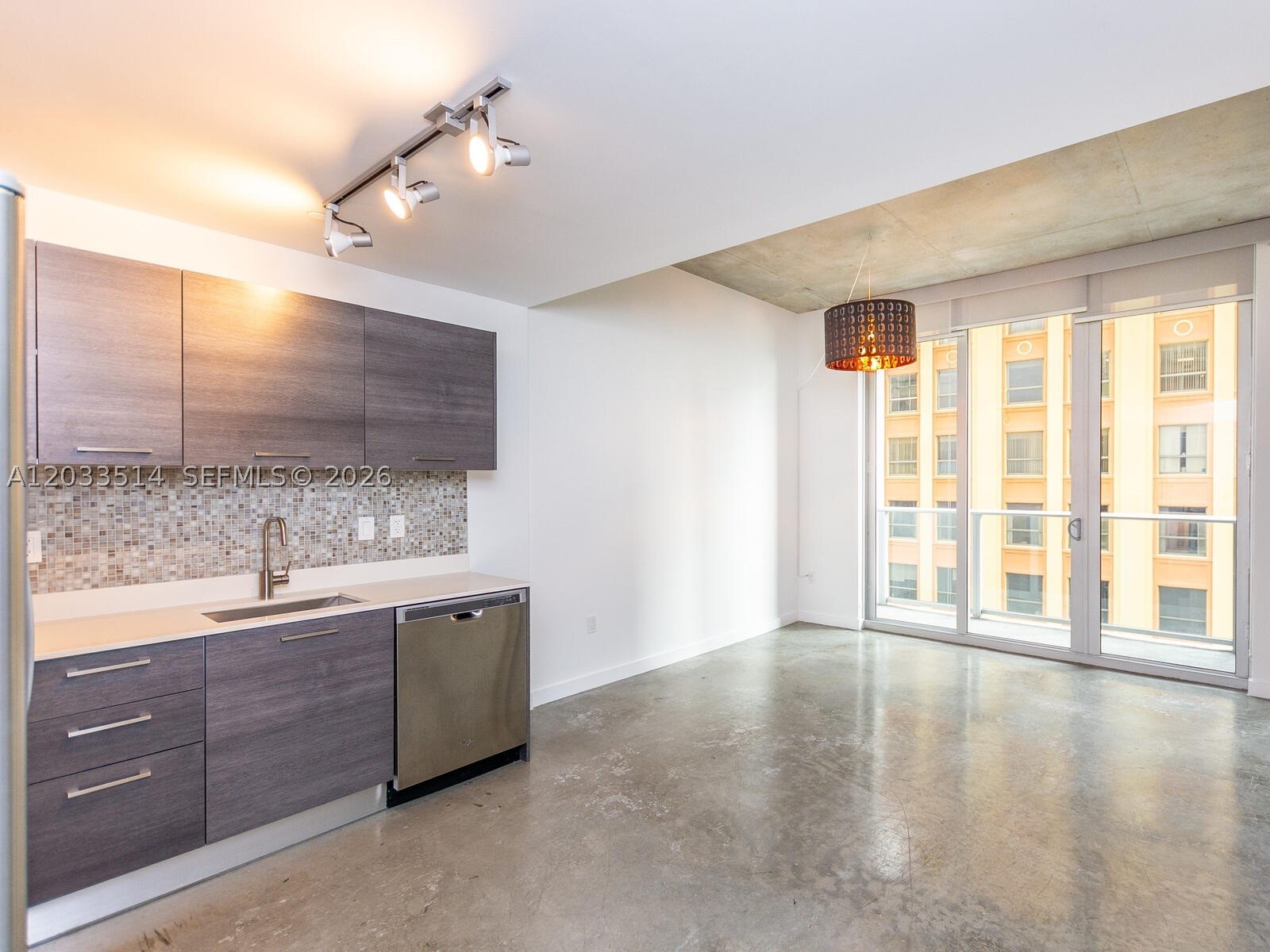 151 SE 1st St #807, Miami FL 33131
