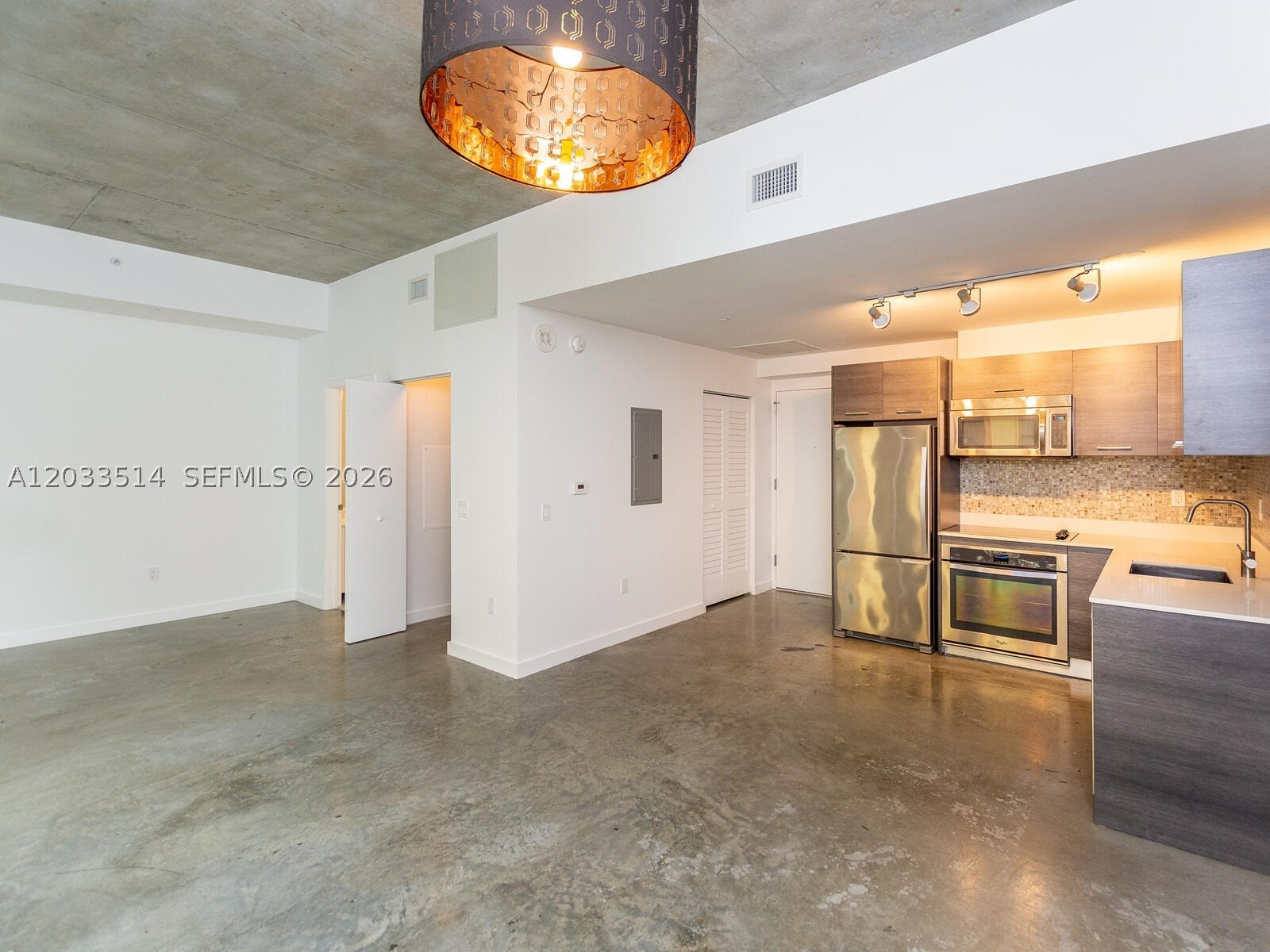 151 SE 1st St #807, Miami FL 33131