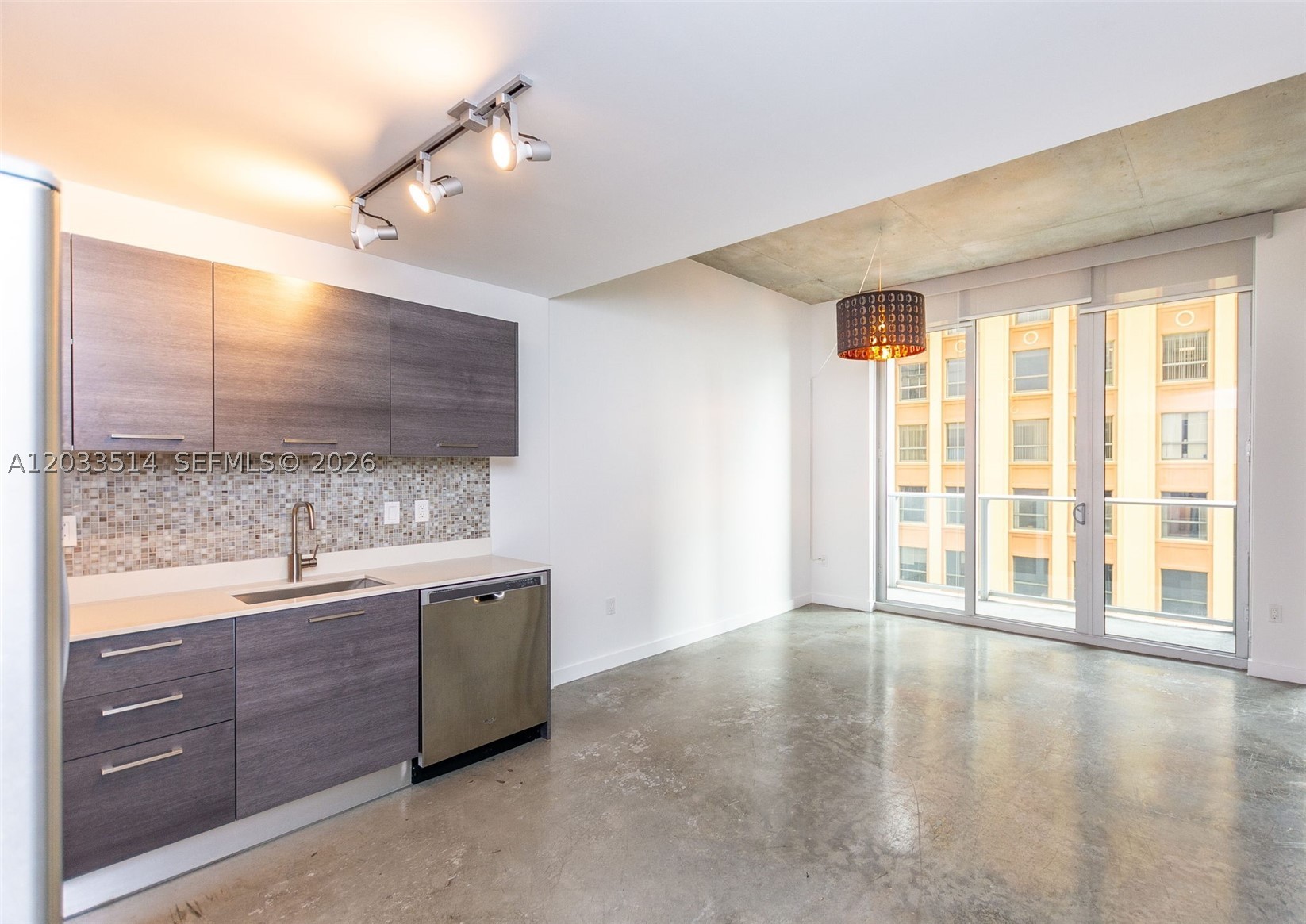 151 SE 1st St #807, Miami FL 33131