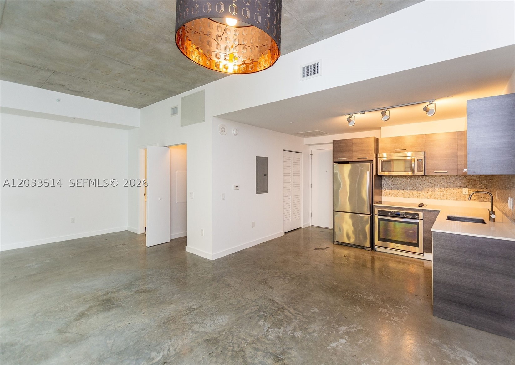 151 SE 1st St #807, Miami FL 33131