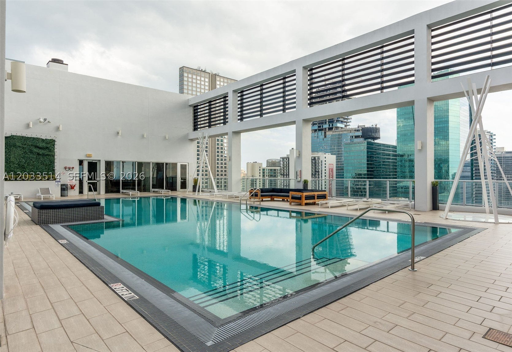 151 SE 1st St #807, Miami FL 33131
