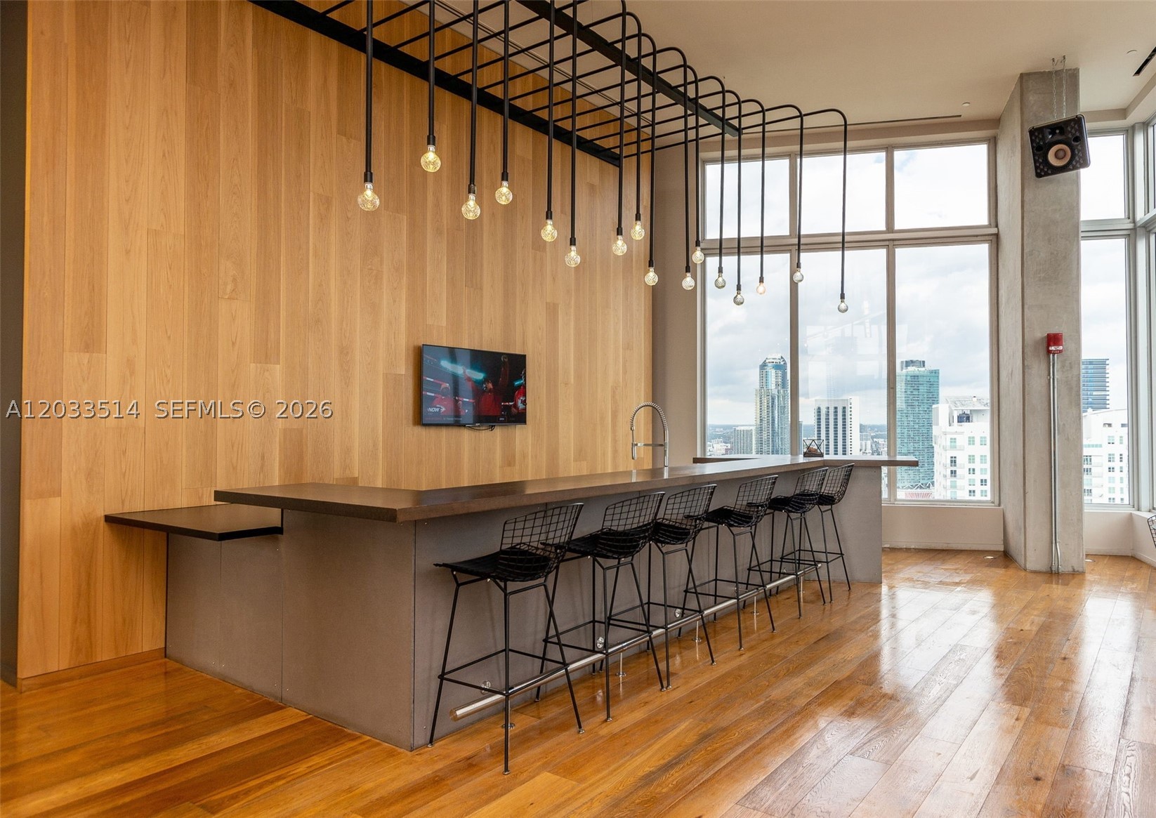 151 SE 1st St #807, Miami FL 33131