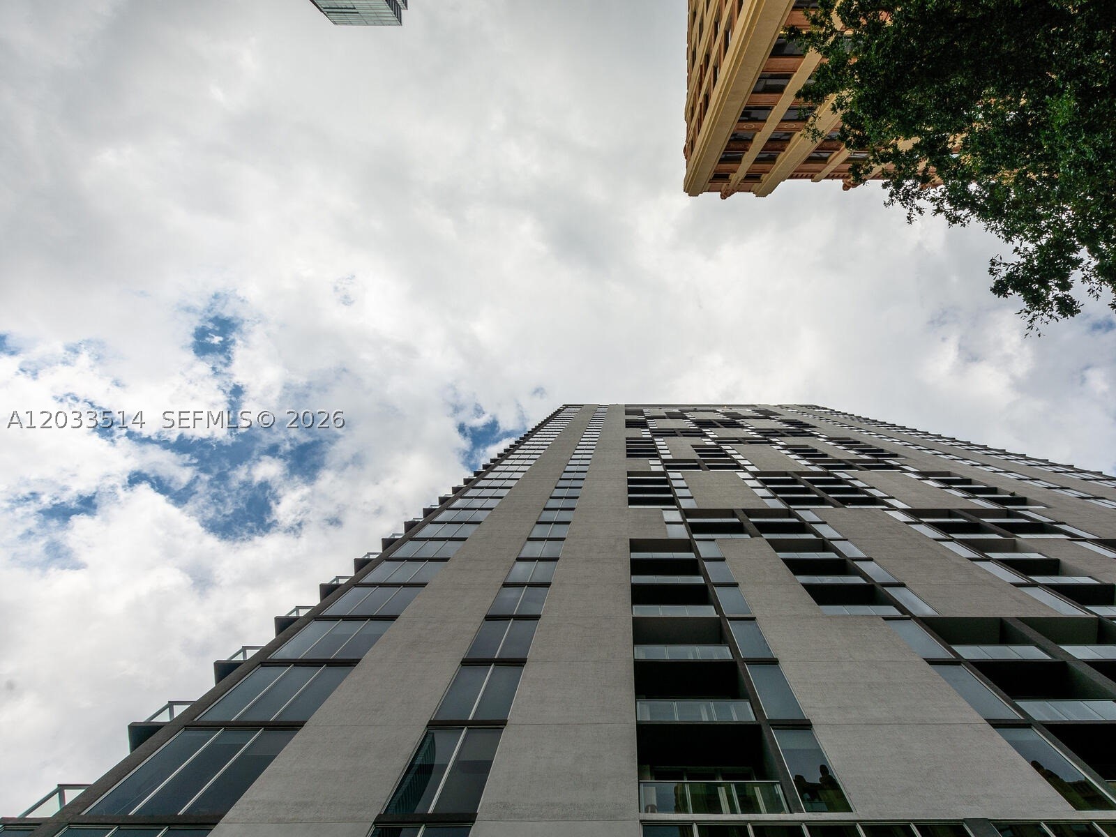 151 SE 1st St #807, Miami FL 33131