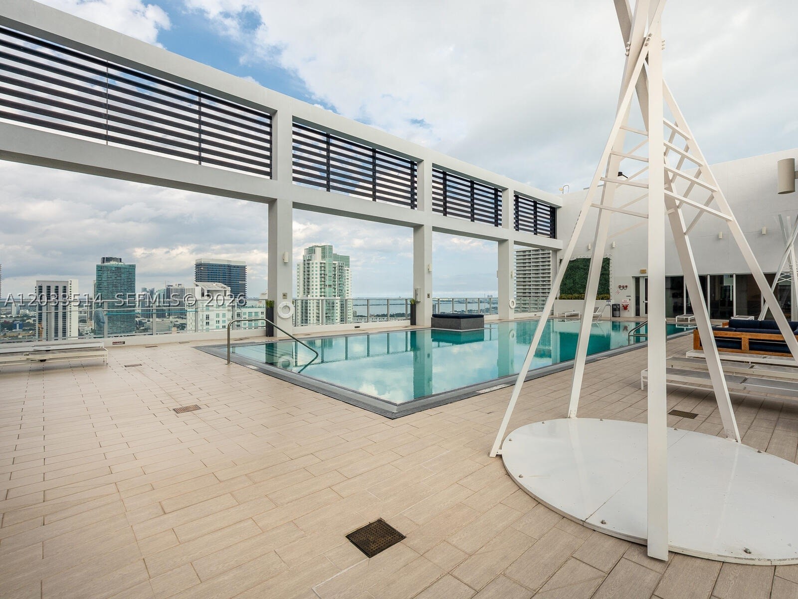 151 SE 1st St #807, Miami FL 33131