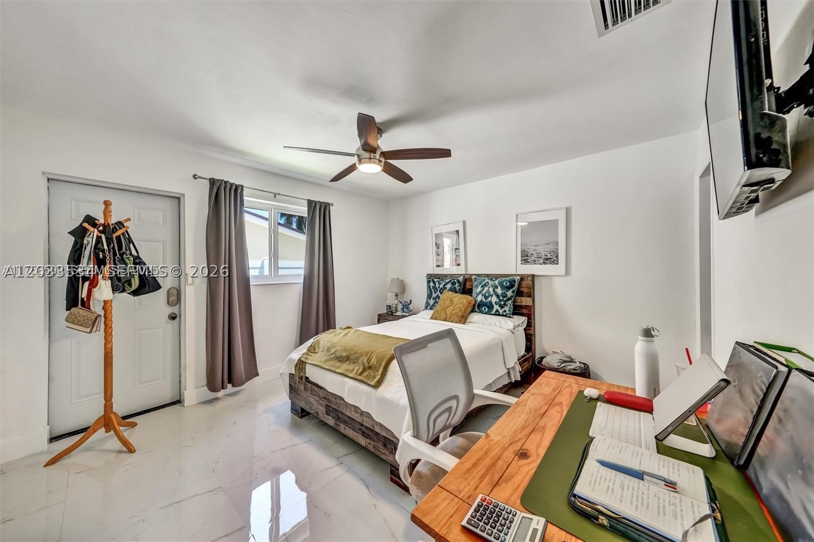 814 NE 4th St, Hallandale Beach FL 33009