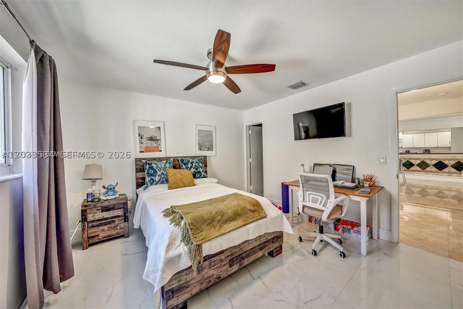 814 NE 4th St, Hallandale Beach FL 33009