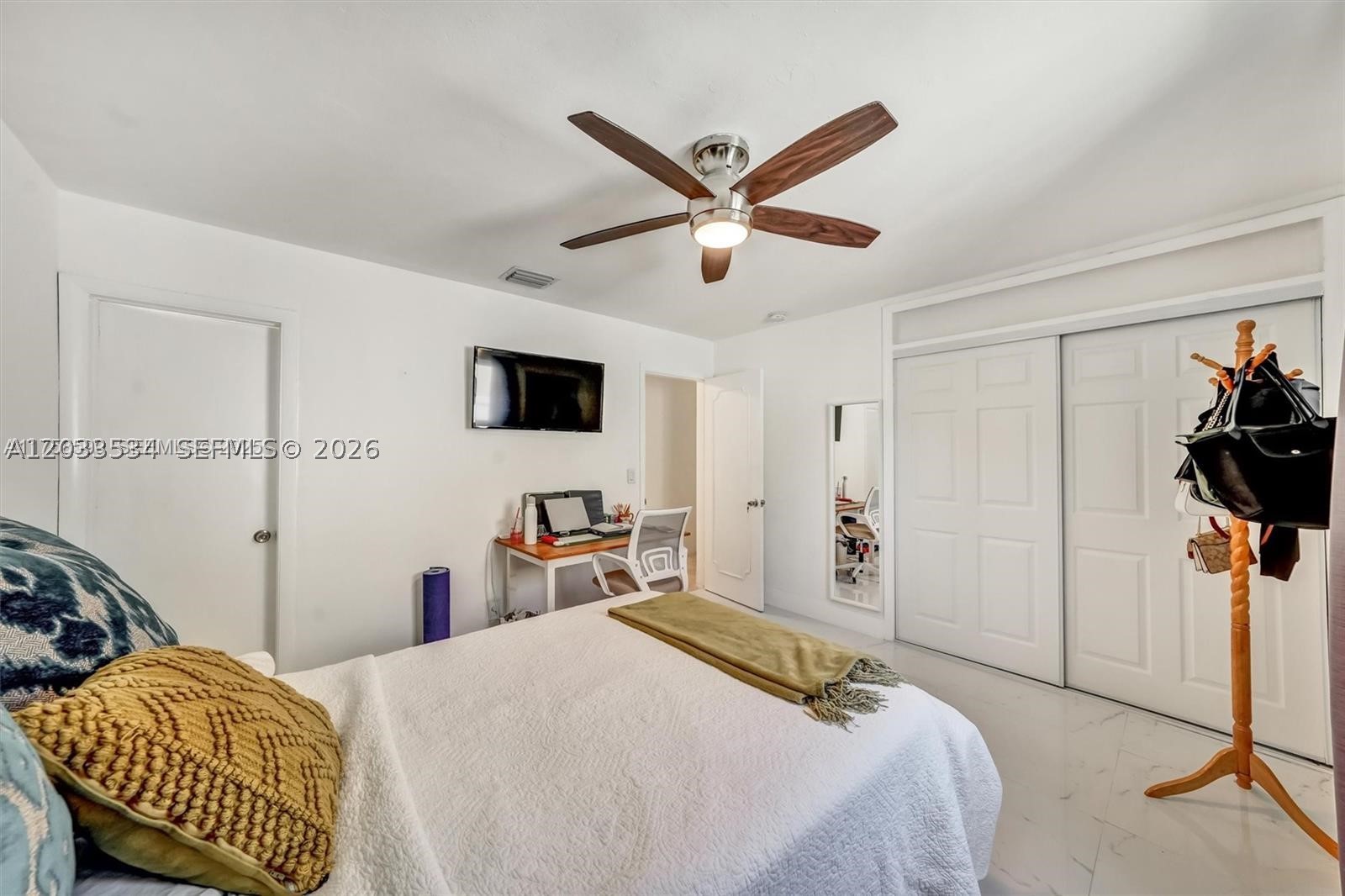 814 NE 4th St, Hallandale Beach FL 33009