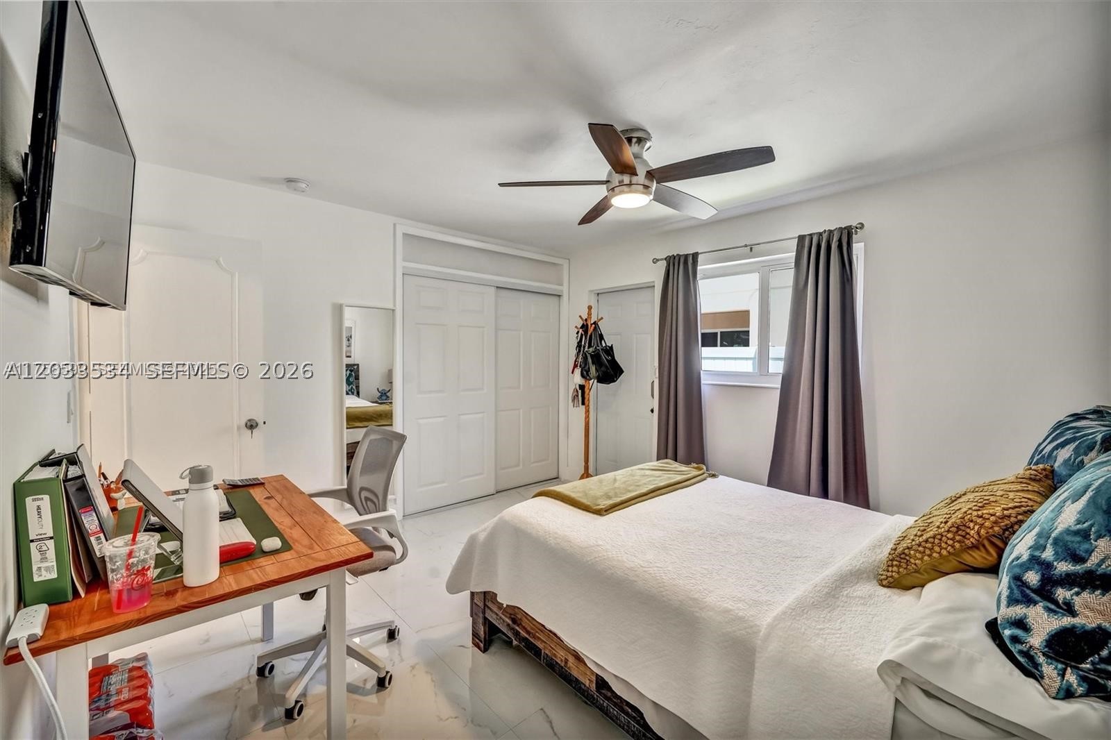 814 NE 4th St, Hallandale Beach FL 33009
