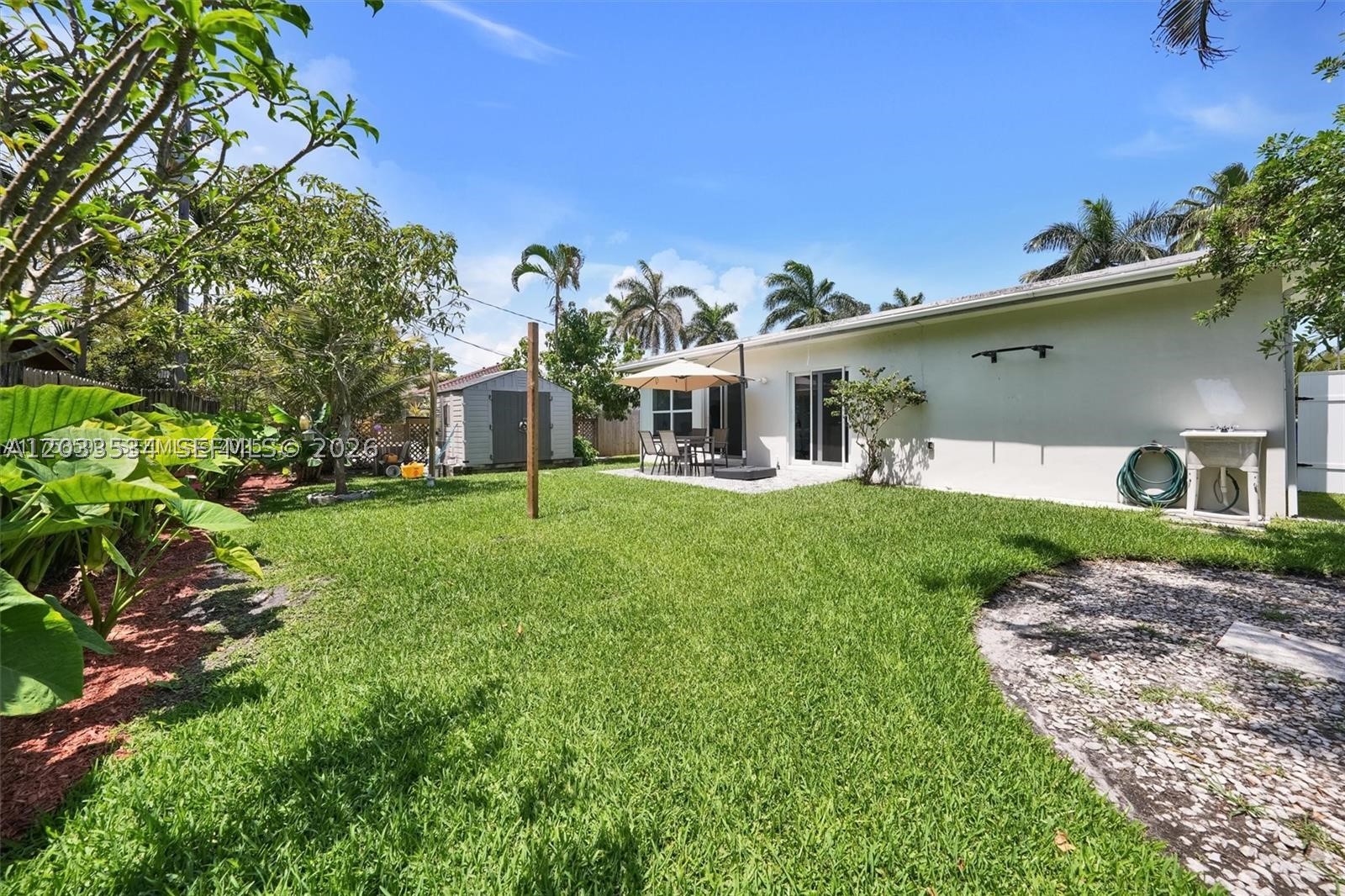 814 NE 4th St, Hallandale Beach FL 33009