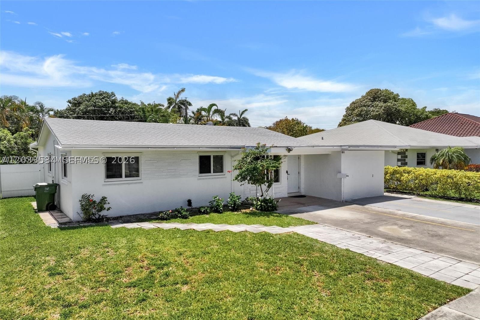 814 NE 4th St, Hallandale Beach FL 33009