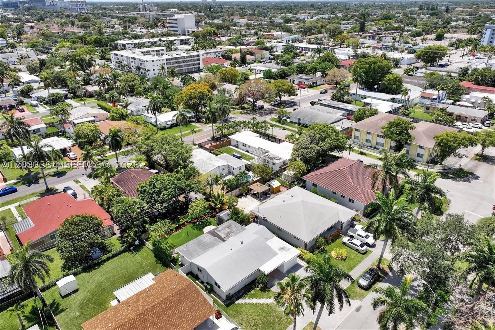 814 NE 4th St, Hallandale Beach FL 33009