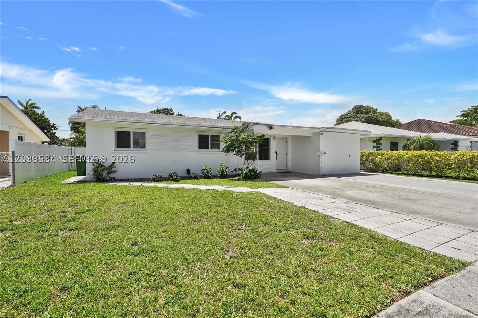 814 NE 4th St, Hallandale Beach FL 33009