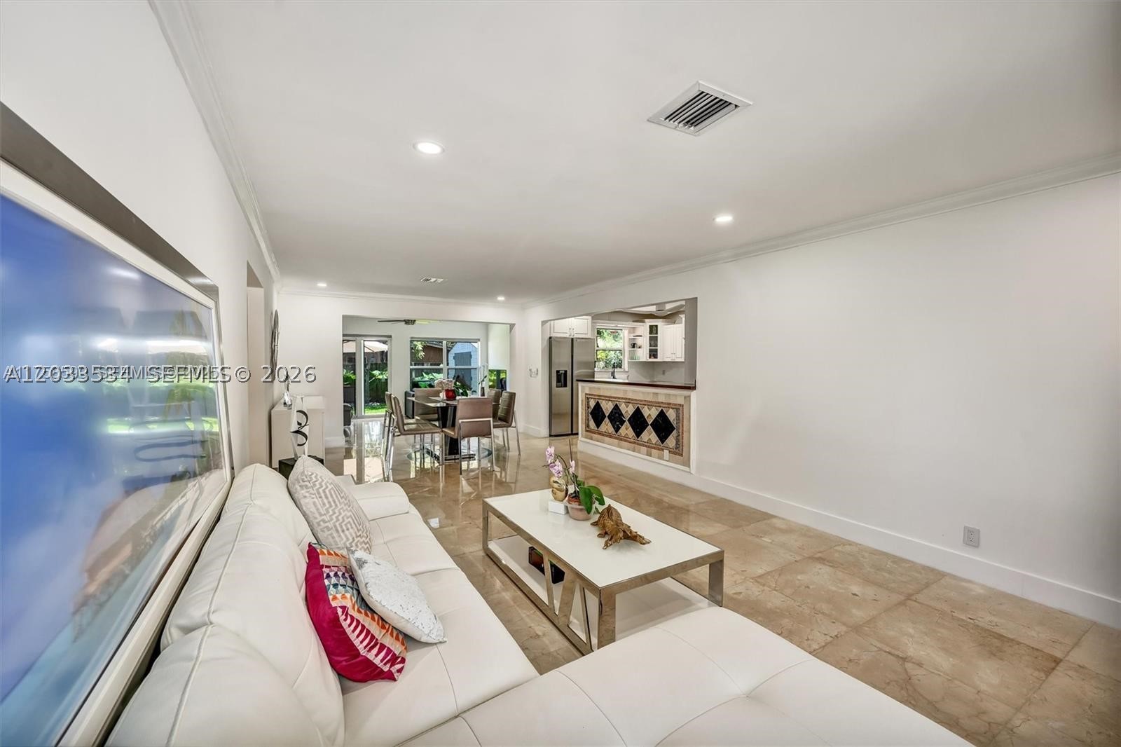 814 NE 4th St, Hallandale Beach FL 33009