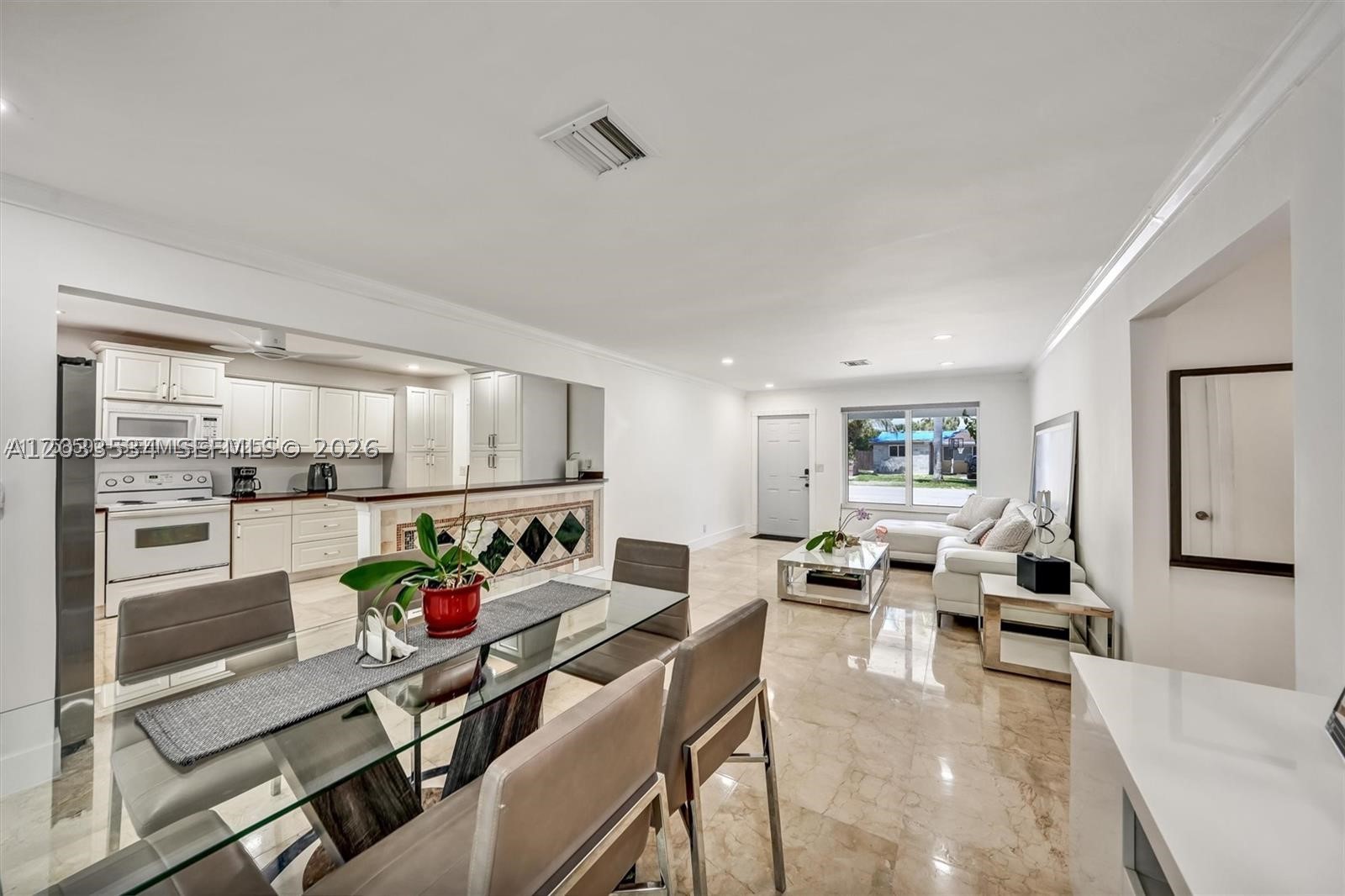 814 NE 4th St, Hallandale Beach FL 33009