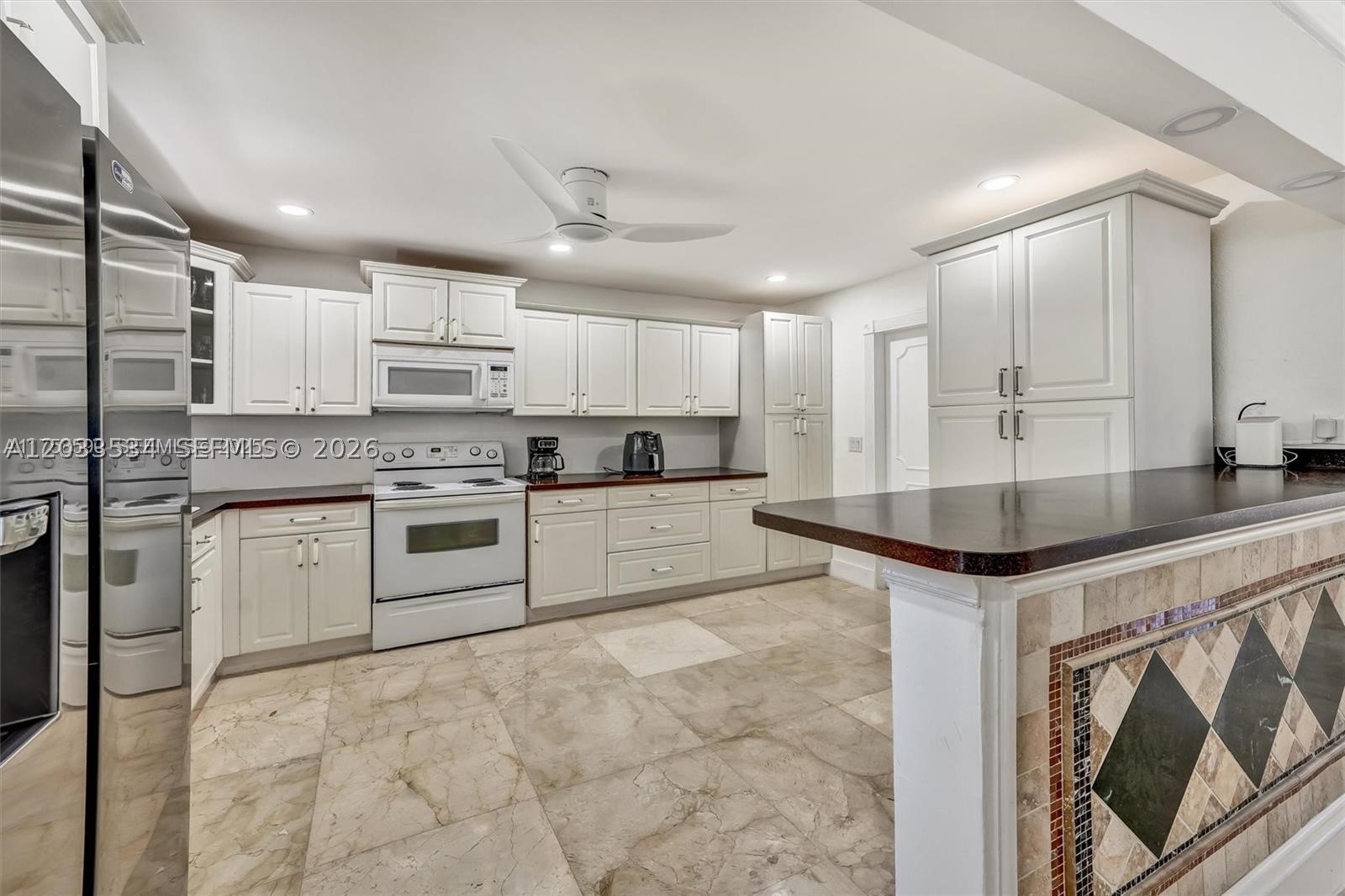 814 NE 4th St, Hallandale Beach FL 33009