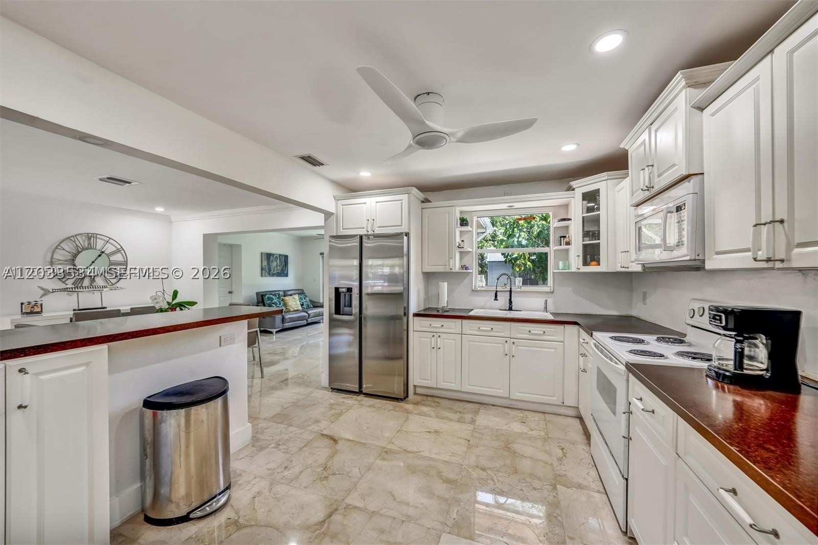 814 NE 4th St, Hallandale Beach FL 33009