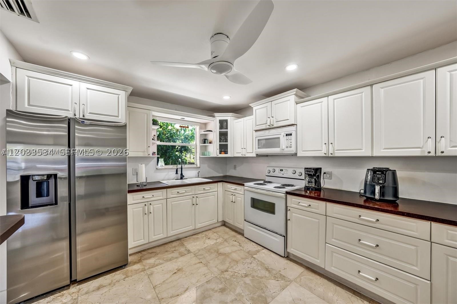 814 NE 4th St, Hallandale Beach FL 33009