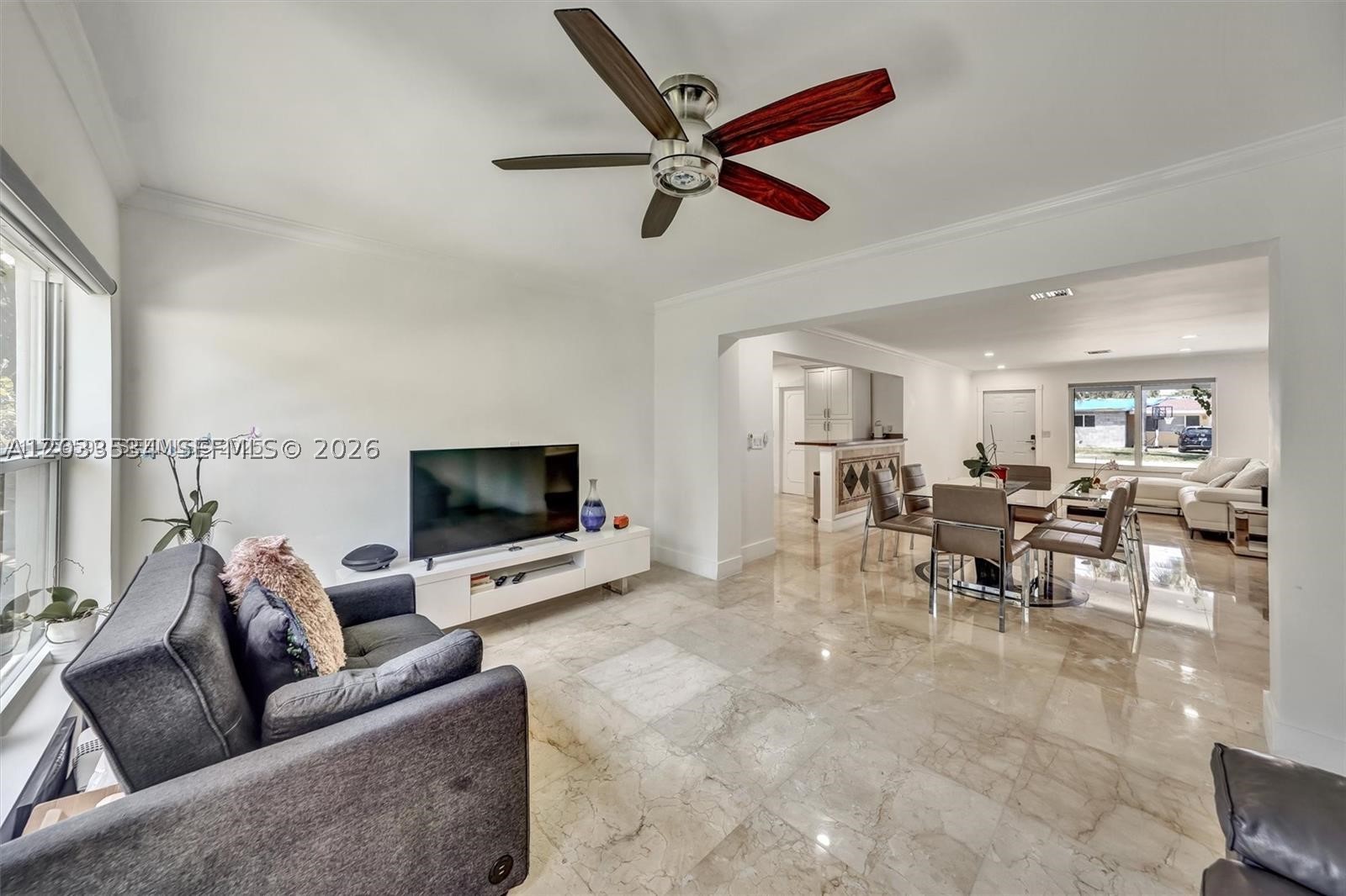814 NE 4th St, Hallandale Beach FL 33009
