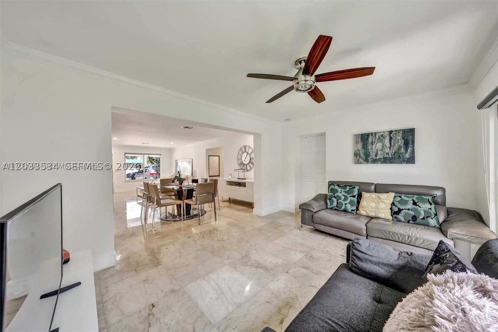 814 NE 4th St, Hallandale Beach FL 33009