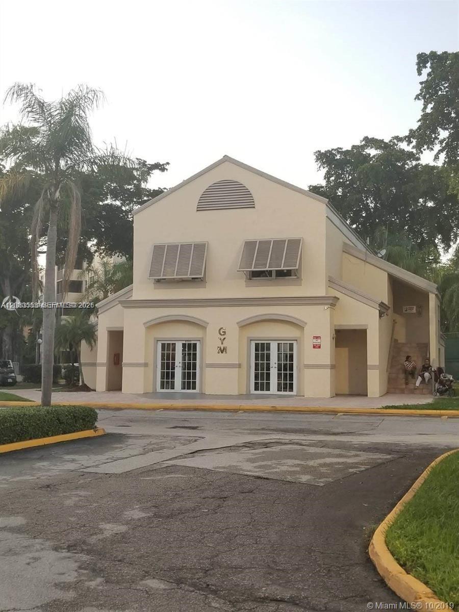 8235 Lake #502, Doral FL 33166