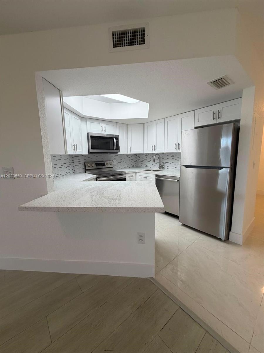 8235 Lake #502, Doral FL 33166