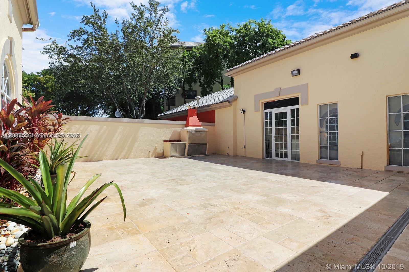 8235 Lake #502, Doral FL 33166