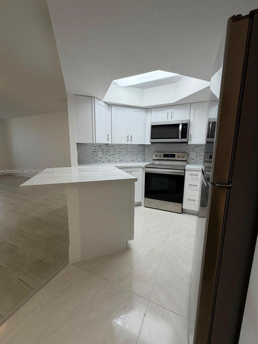 8235 Lake #502, Doral FL 33166