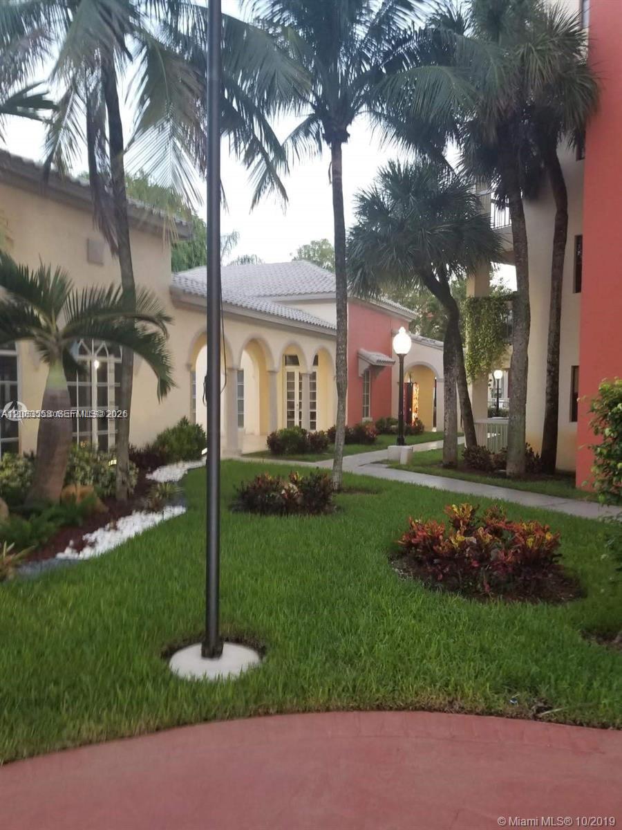 8235 Lake #502, Doral FL 33166