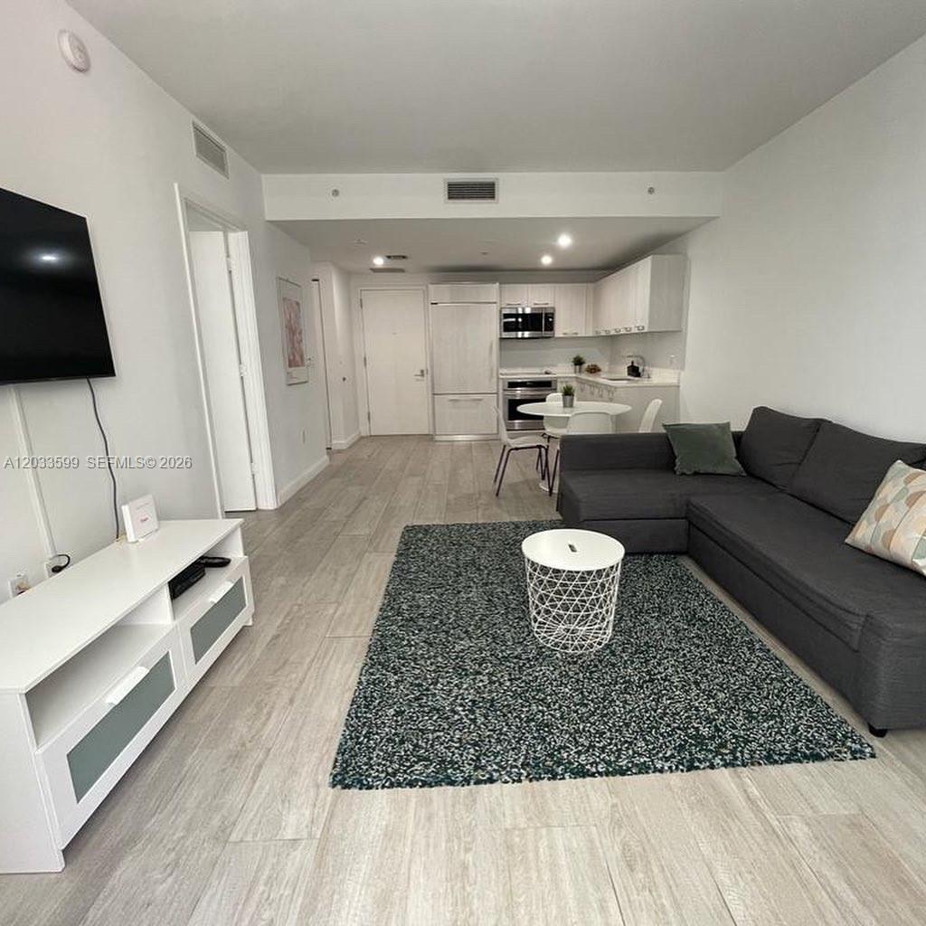 45 SW 9th St #1407, Miami FL 33130