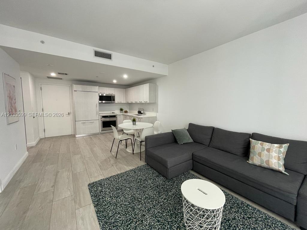 45 SW 9th St #1407, Miami FL 33130