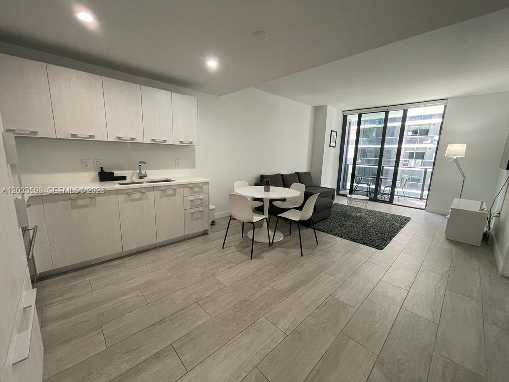 45 SW 9th St #1407, Miami FL 33130