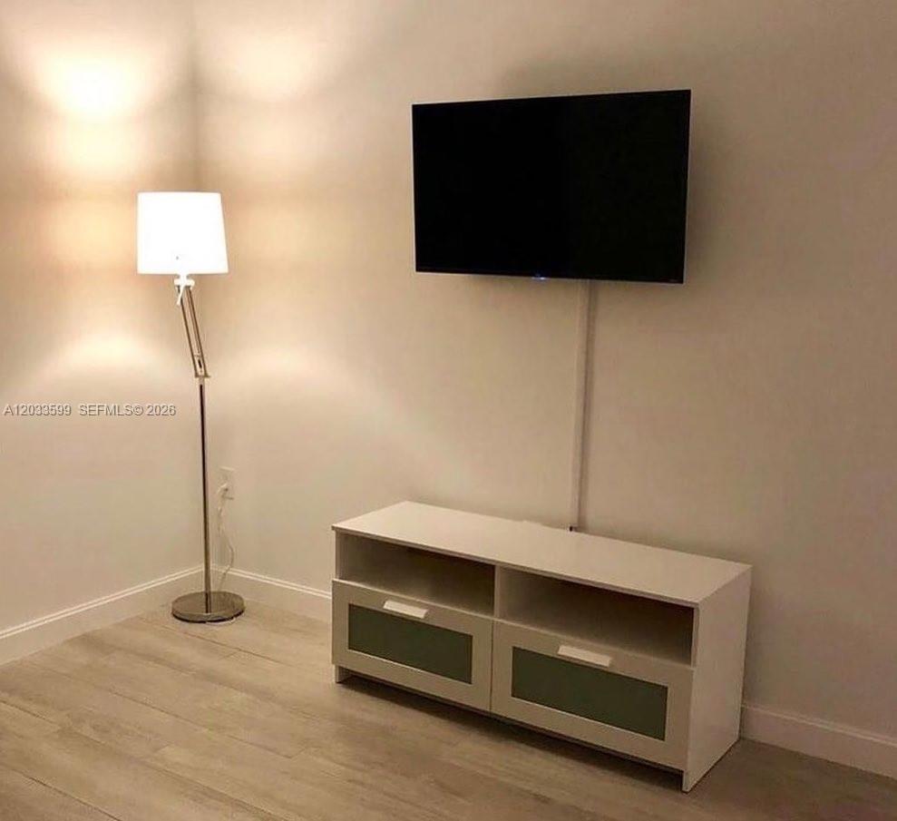 45 SW 9th St #1407, Miami FL 33130