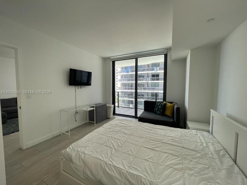 45 SW 9th St #1407, Miami FL 33130