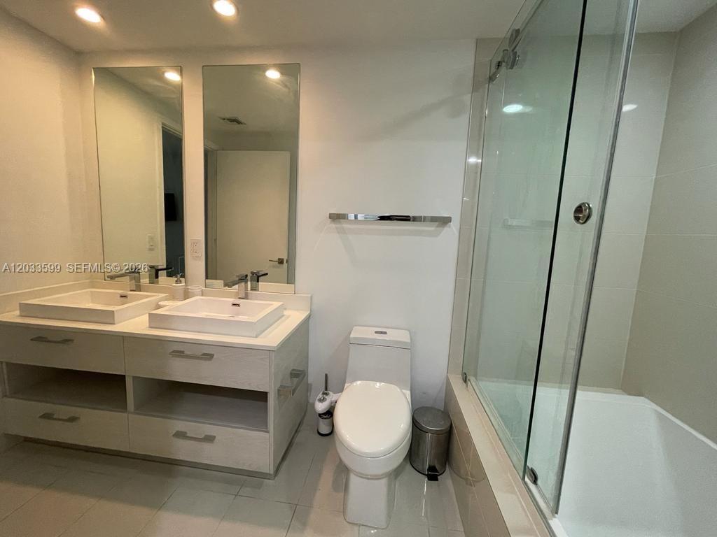 45 SW 9th St #1407, Miami FL 33130