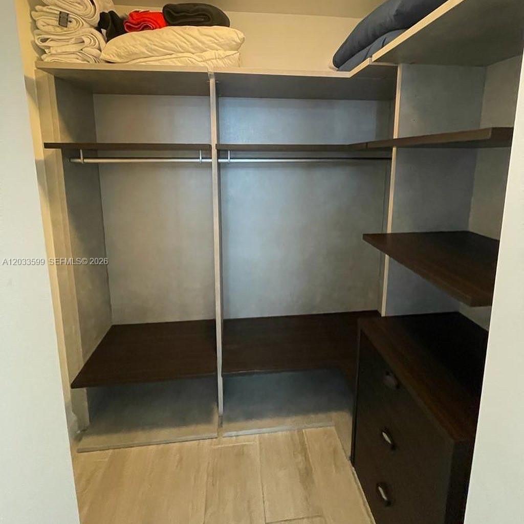 45 SW 9th St #1407, Miami FL 33130