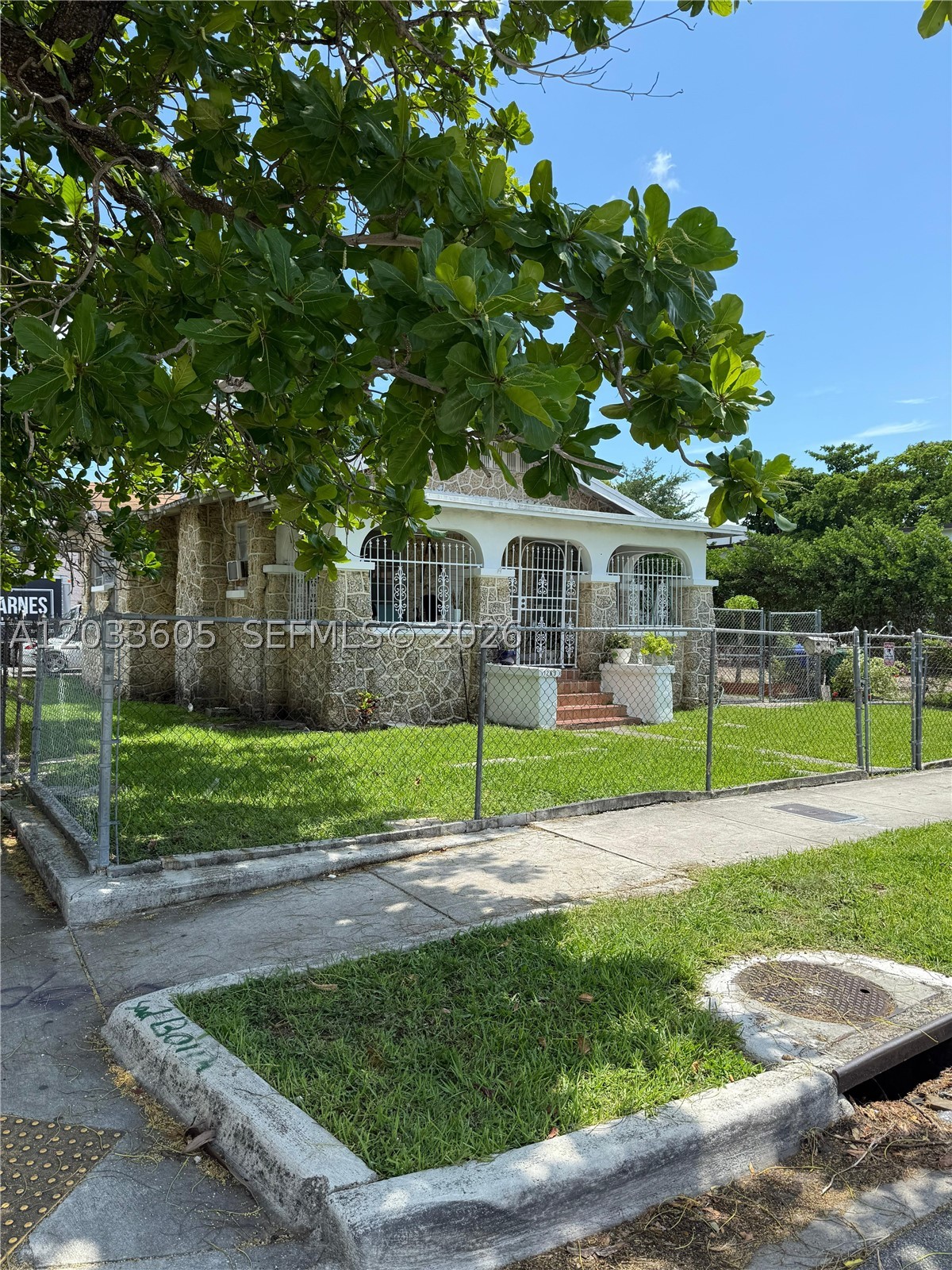 1269 NW 4th St, Miami FL 33125