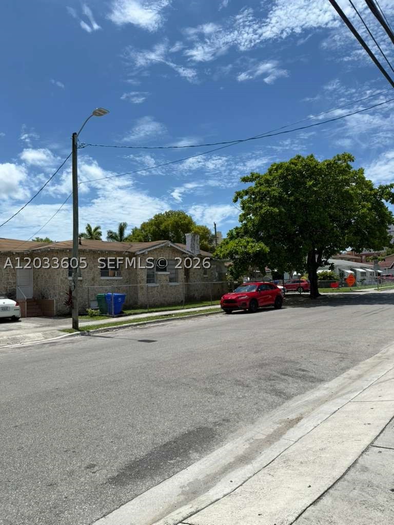 1269 NW 4th St, Miami FL 33125