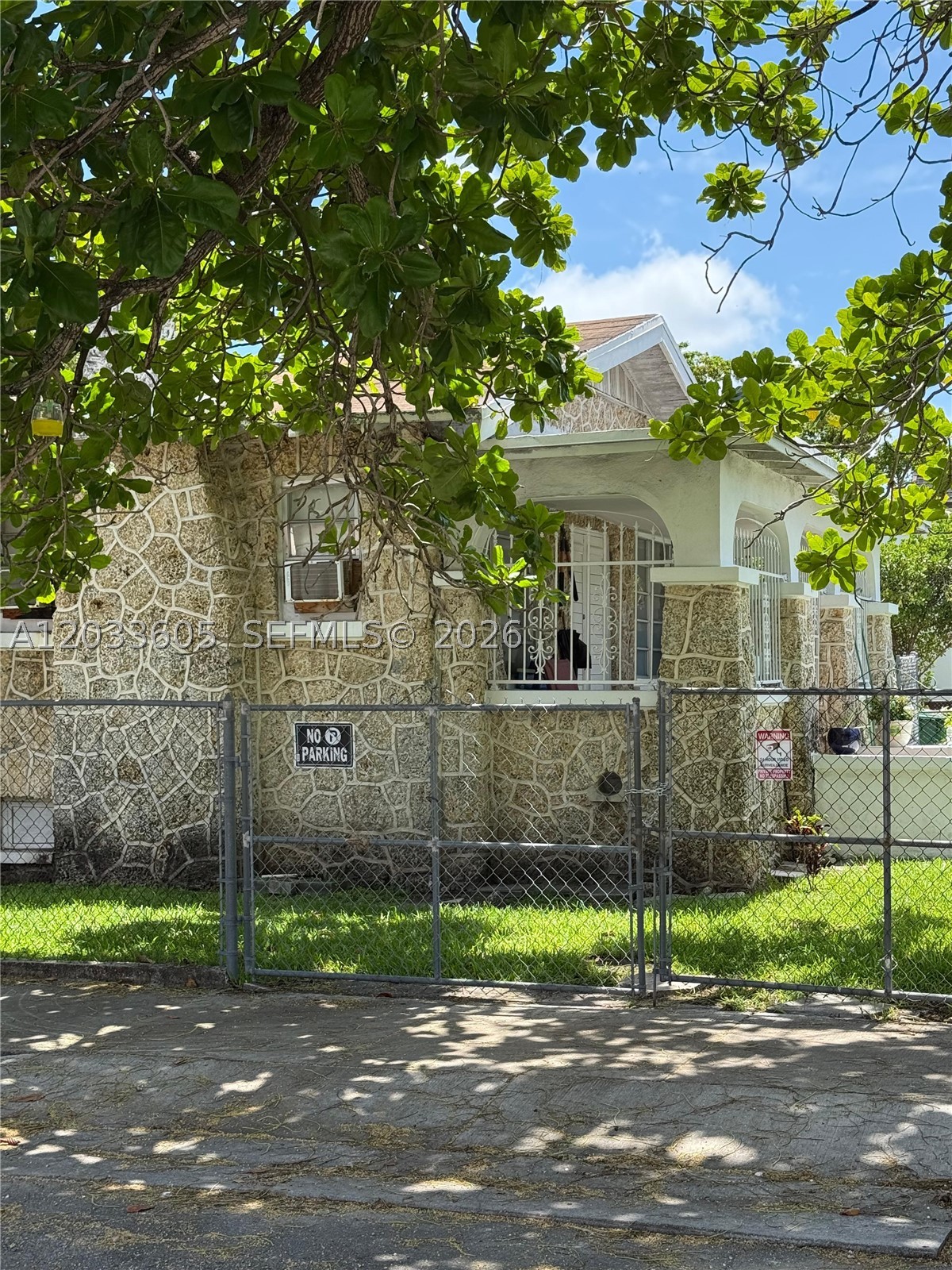 1269 NW 4th St, Miami FL 33125