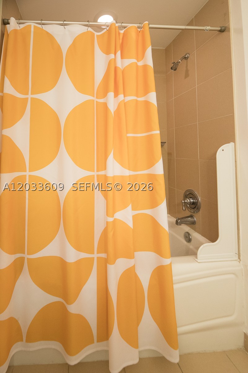300 S Biscayne Blvd #L-428, Miami FL 33131