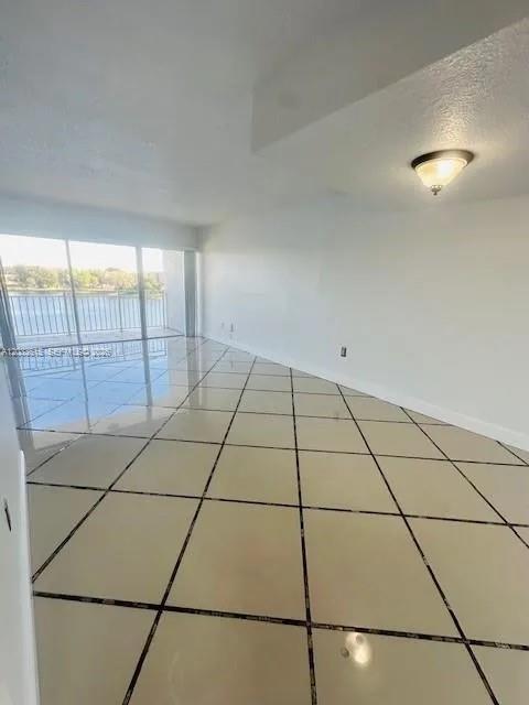 9351 Fontainebleau #B409, Miami FL 33172