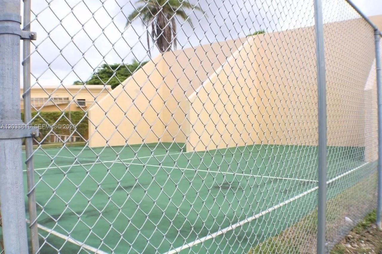 9351 Fontainebleau #B409, Miami FL 33172
