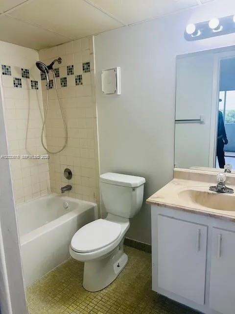 9351 Fontainebleau #B409, Miami FL 33172