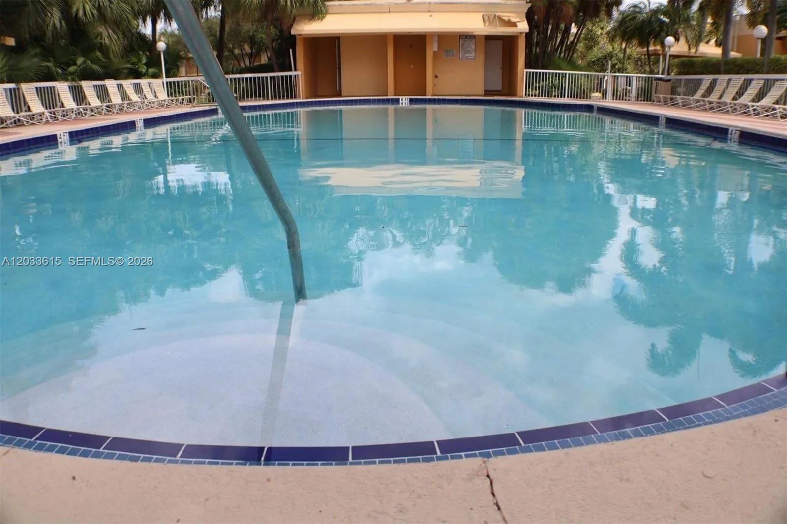 9351 Fontainebleau #B409, Miami FL 33172