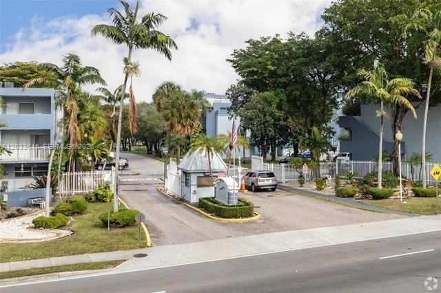 9351 Fontainebleau #B409, Miami FL 33172