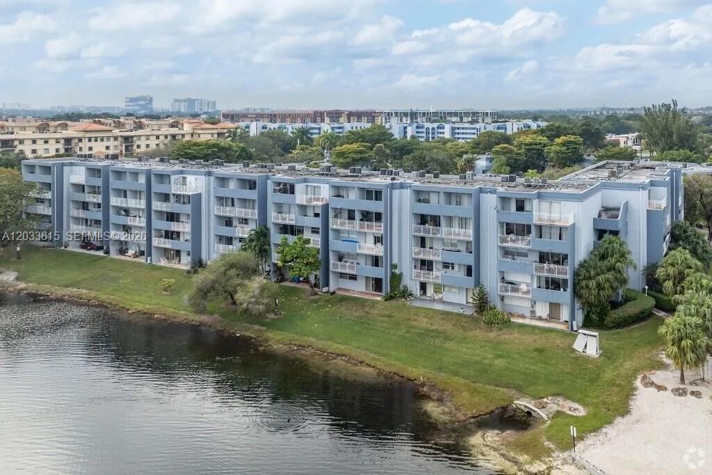 9351 Fontainebleau #B409, Miami FL 33172