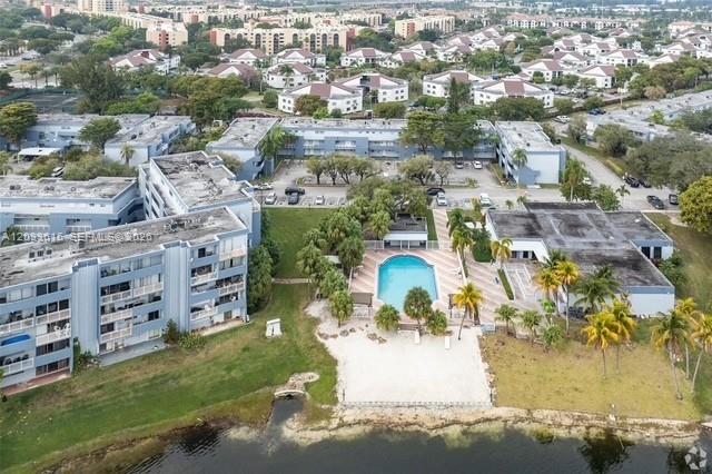 9351 Fontainebleau #B409, Miami FL 33172