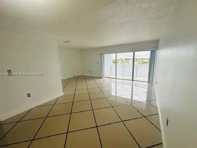 9351 Fontainebleau #B409, Miami FL 33172