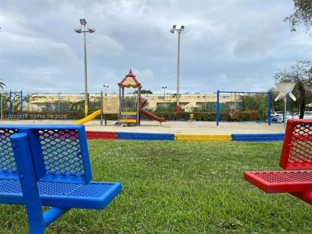 9351 Fontainebleau #B409, Miami FL 33172