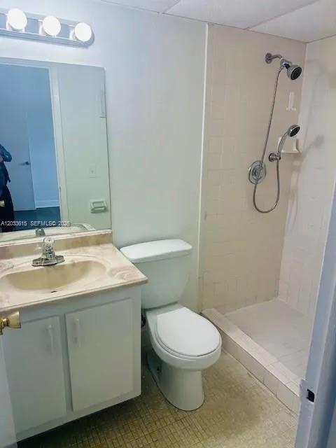 9351 Fontainebleau #B409, Miami FL 33172
