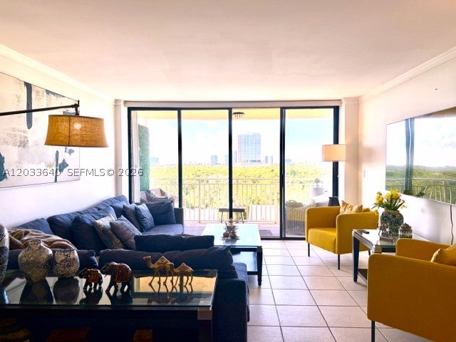 2450 NE 135th St #704, North Miami FL 33181